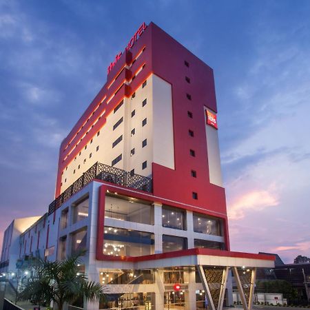 Ibis Pontianak City Center Exteriér fotografie
